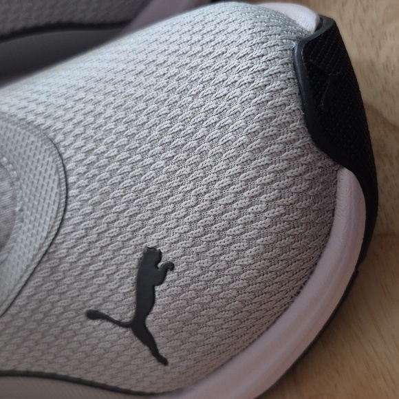 Men's Puma Light Gray Mesh Athletic Sneakers with Black Logo - Picture 4 of 10